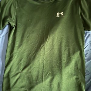 DARK GREEN UNDER ARMOUR DRY FIT SHORT SLEEVE